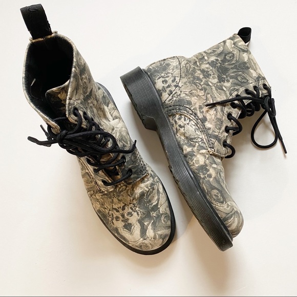 skull and roses dr martens